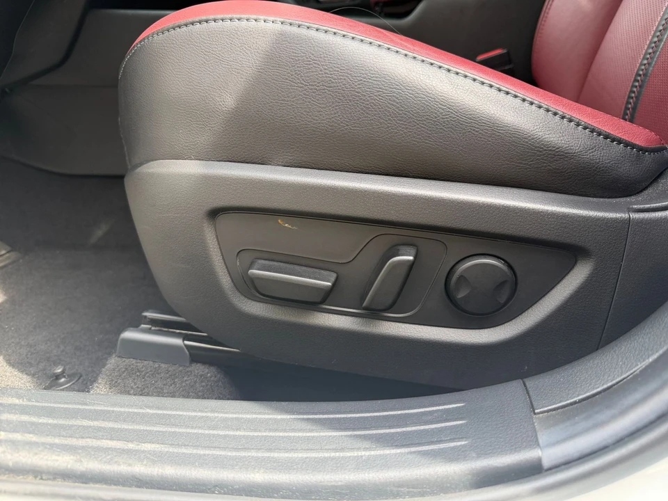 2025 Mazda CX-50 - Image 19 of 31