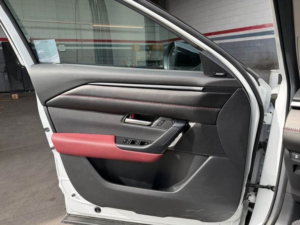 2025 Mazda CX-50 - Image 15 of 31