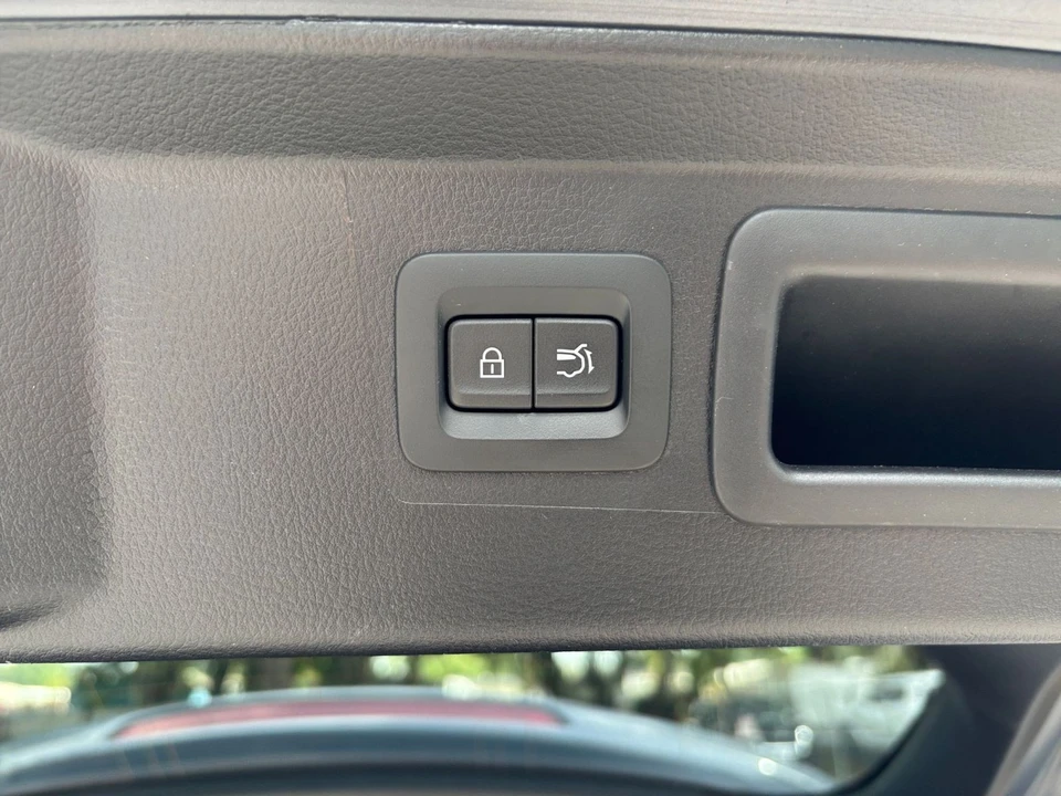 2025 Mazda CX-50 - Image 26 of 31