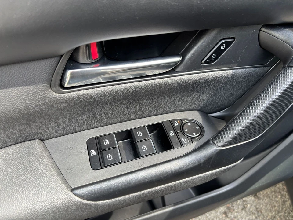 2025 Mazda CX-50 - Image 17 of 31