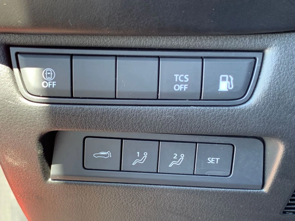 2025 Mazda CX-50 - Image 19 of 31