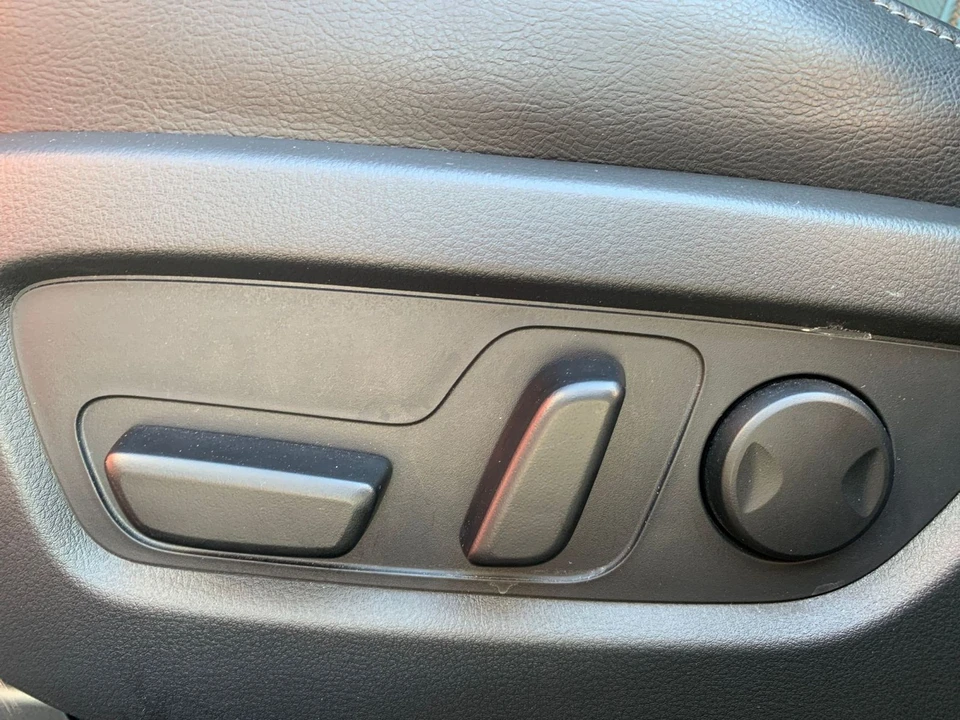 2025 Mazda CX-50 - Image 18 of 31