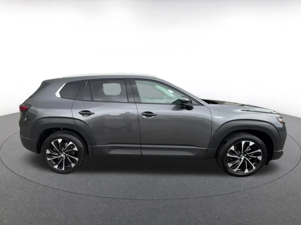 2025 Mazda CX-50 - Image 18 of 31