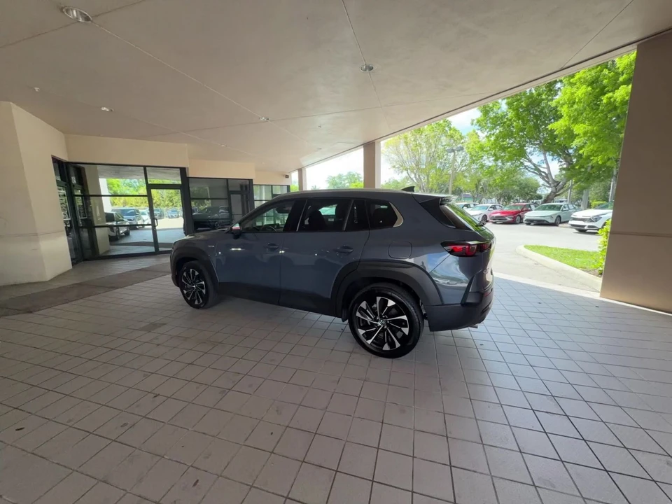 2025 Mazda CX-50 - Image 18 of 31