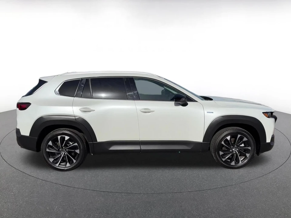 2025 Mazda CX-50 - Image 15 of 31