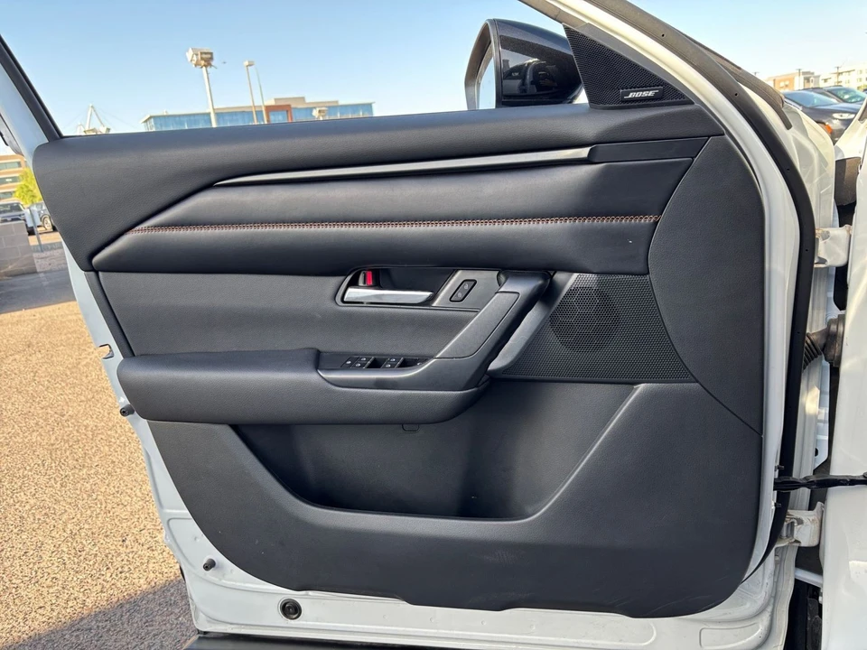 2025 Mazda CX-50 - Image 17 of 31