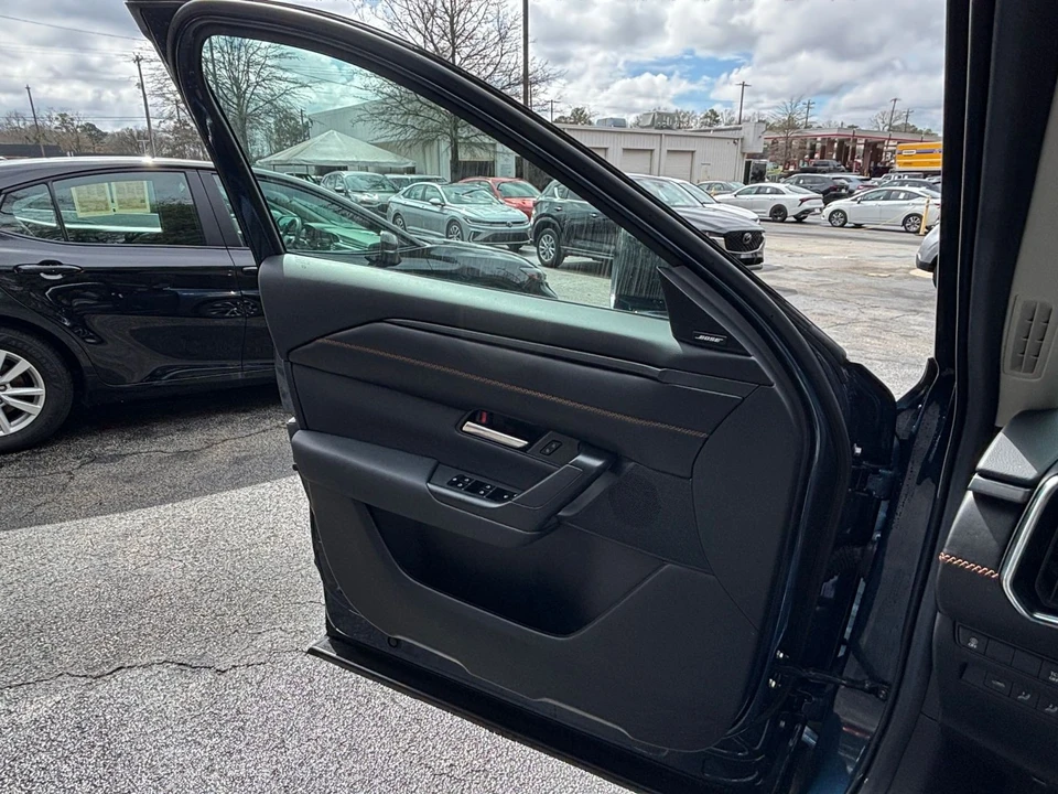 2025 Mazda CX-50 - Image 15 of 31