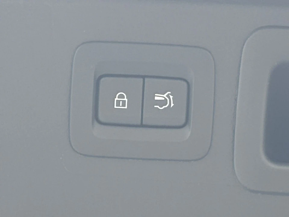2025 Mazda CX-50 - Image 19 of 31