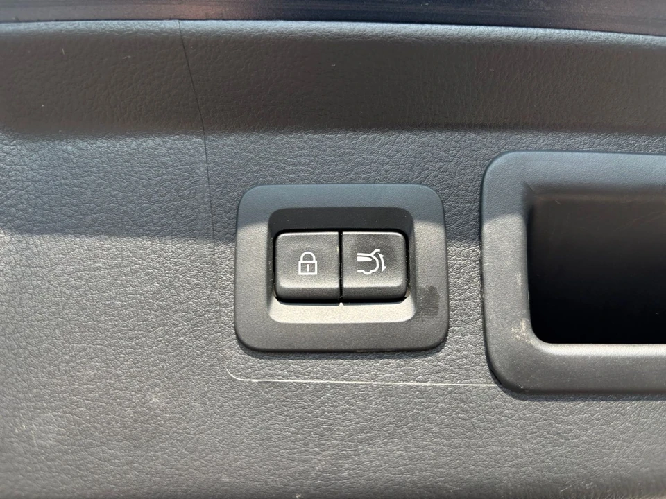 2025 Mazda CX-50 - Image 26 of 31