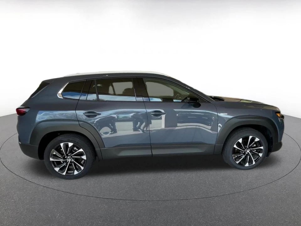 2025 Mazda CX-50 - Image 18 of 31