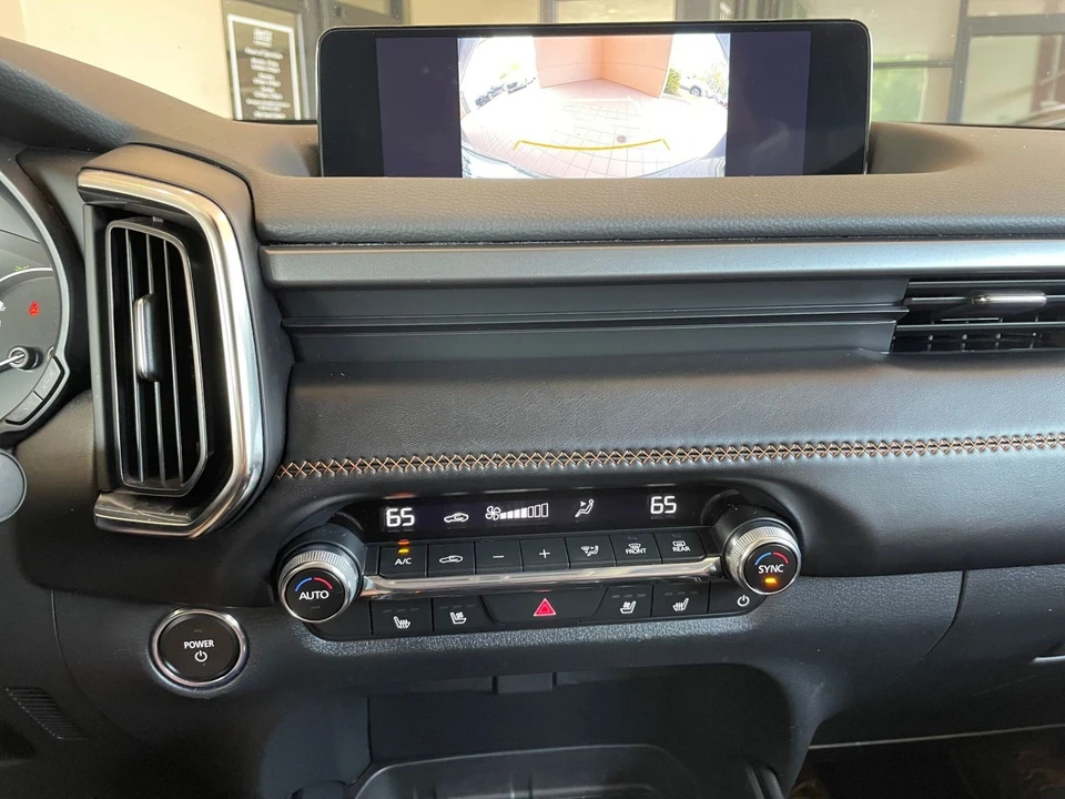 2025 Mazda CX-50 - Image 19 of 31