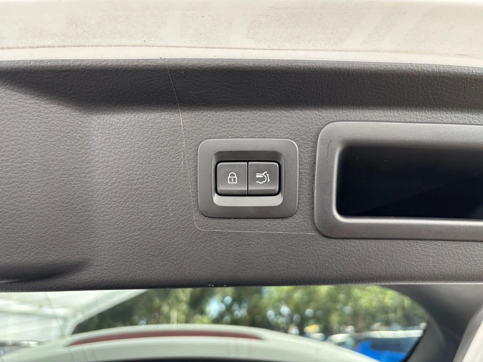 2025 Mazda CX-50 - Image 26 of 31