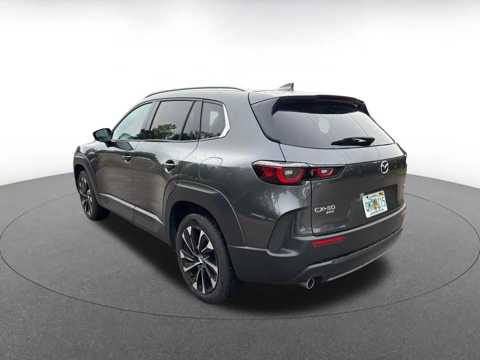 2025 Mazda CX-50 - Image 5 of 10