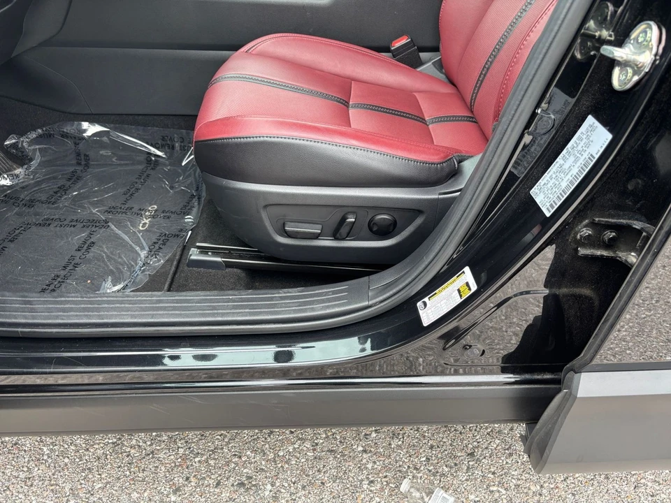 2025 Mazda CX-50 - Image 24 of 31