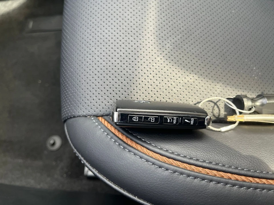 2025 Mazda CX-50 - Image 17 of 31