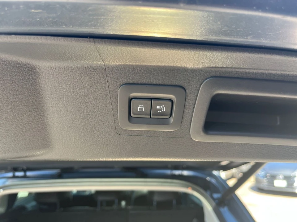 2025 Mazda CX-50 - Image 19 of 31