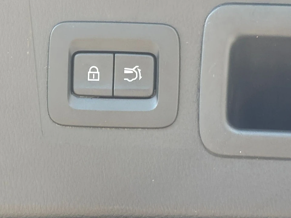 2025 Mazda CX-50 - Image 19 of 31