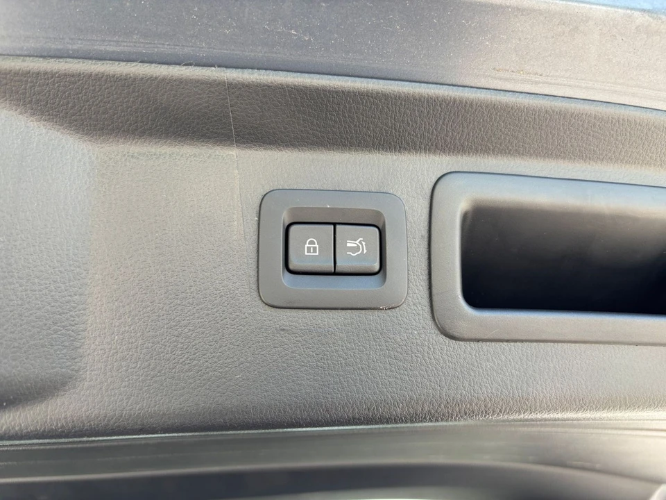 2025 Mazda CX-50 - Image 19 of 31