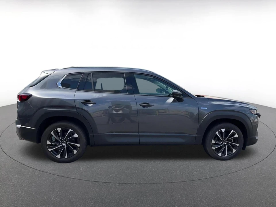2025 Mazda CX-50 - Image 18 of 31