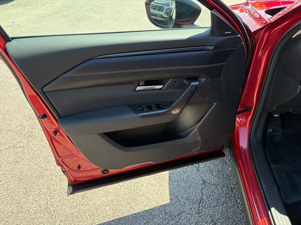 2025 Mazda CX-50 - Image 17 of 31
