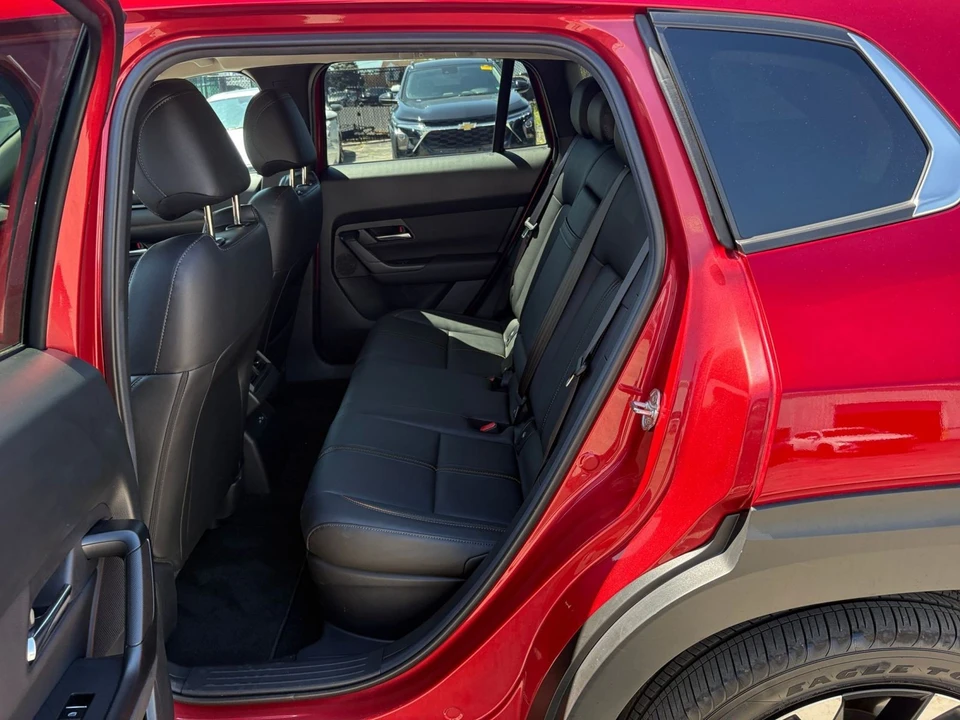 2025 Mazda CX-50 - Image 23 of 31