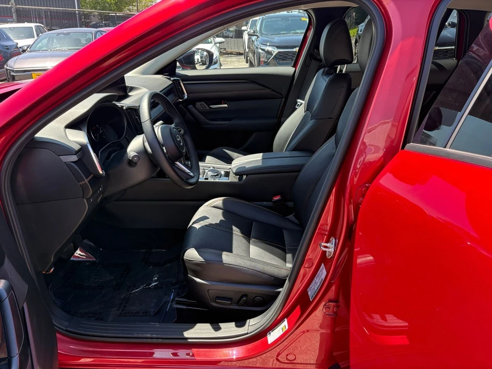 2025 Mazda CX-50 - Image 24 of 31