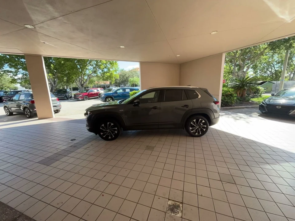 2025 Mazda CX-50 - Image 9 of 31