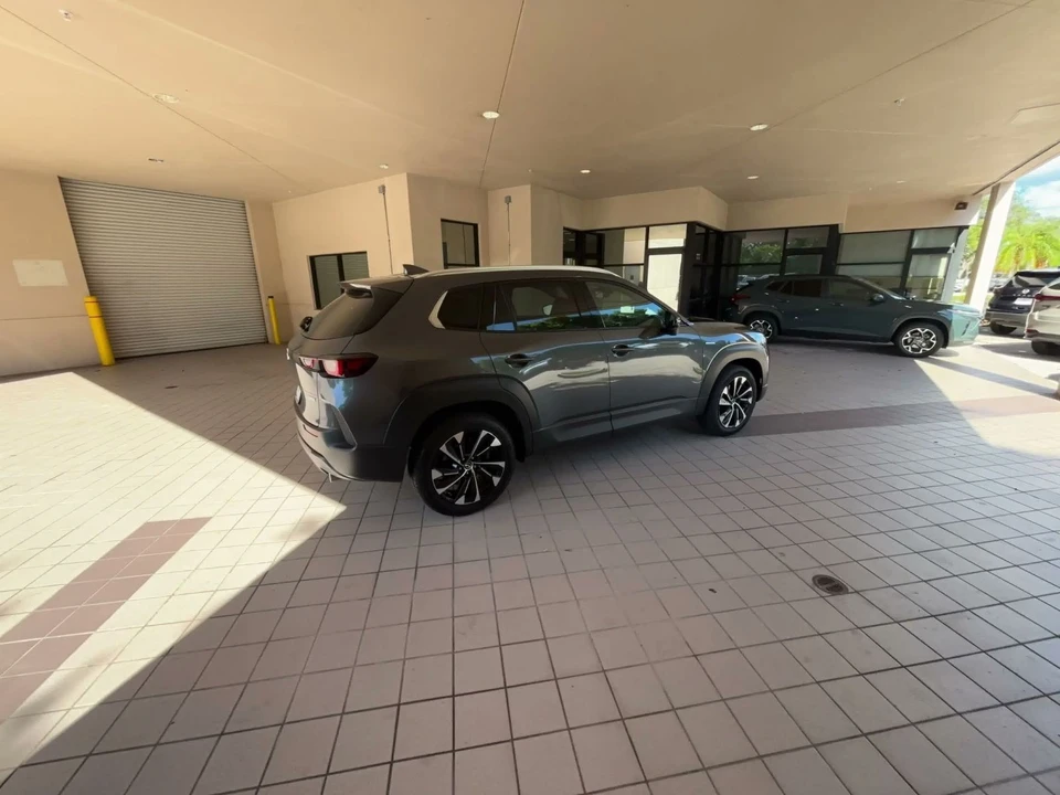 2025 Mazda CX-50 - Image 16 of 31