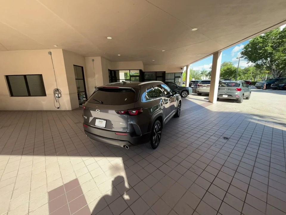2025 Mazda CX-50 - Image 15 of 31