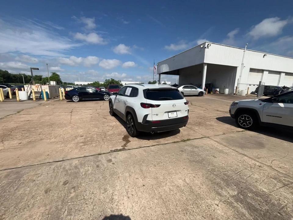 2025 Mazda CX-50 - Image 18 of 31
