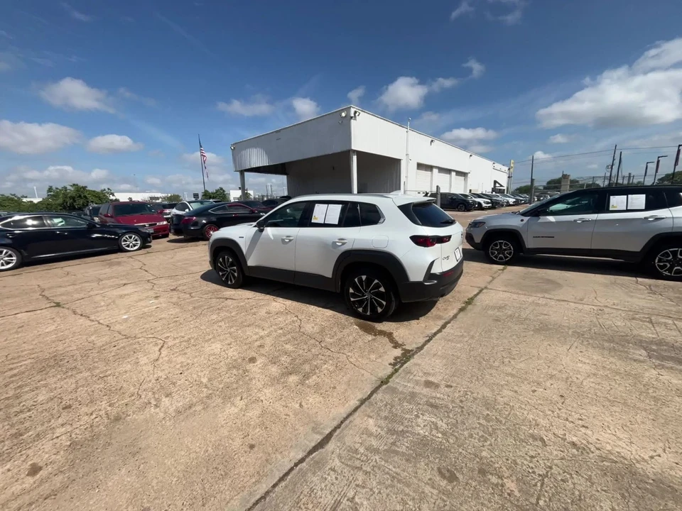 2025 Mazda CX-50 - Image 17 of 31