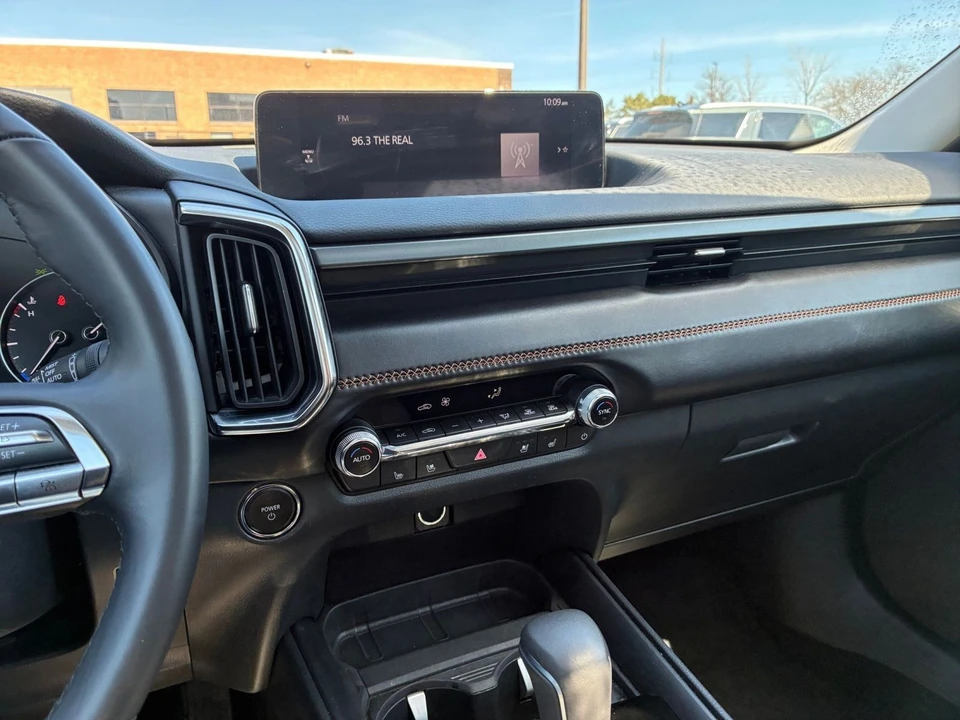 2025 Mazda CX-50 - Image 14 of 31