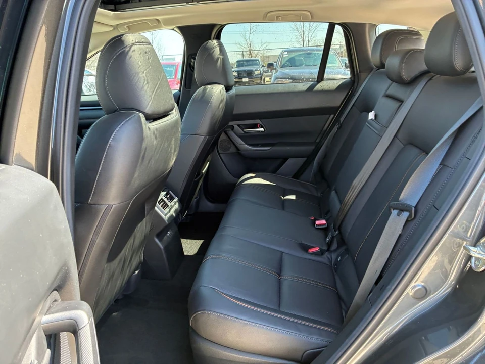 2025 Mazda CX-50 - Image 22 of 31
