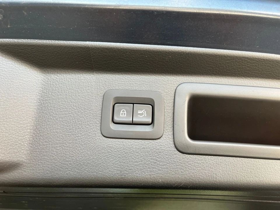 2025 Mazda CX-50 - Image 19 of 31