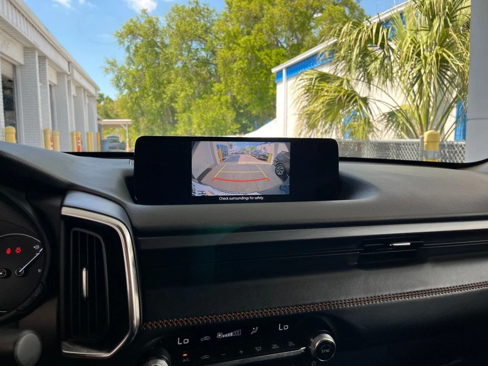 2025 Mazda CX-50 - Image 21 of 31