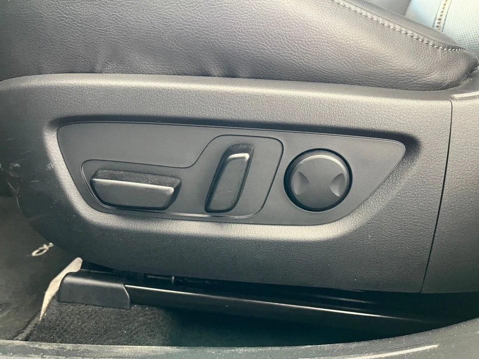 2025 Mazda CX-50 - Image 18 of 31