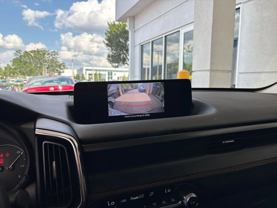2025 Mazda CX-50 - Image 23 of 31