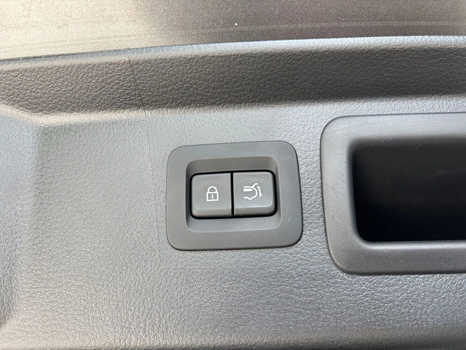 2025 Mazda CX-50 - Image 19 of 31
