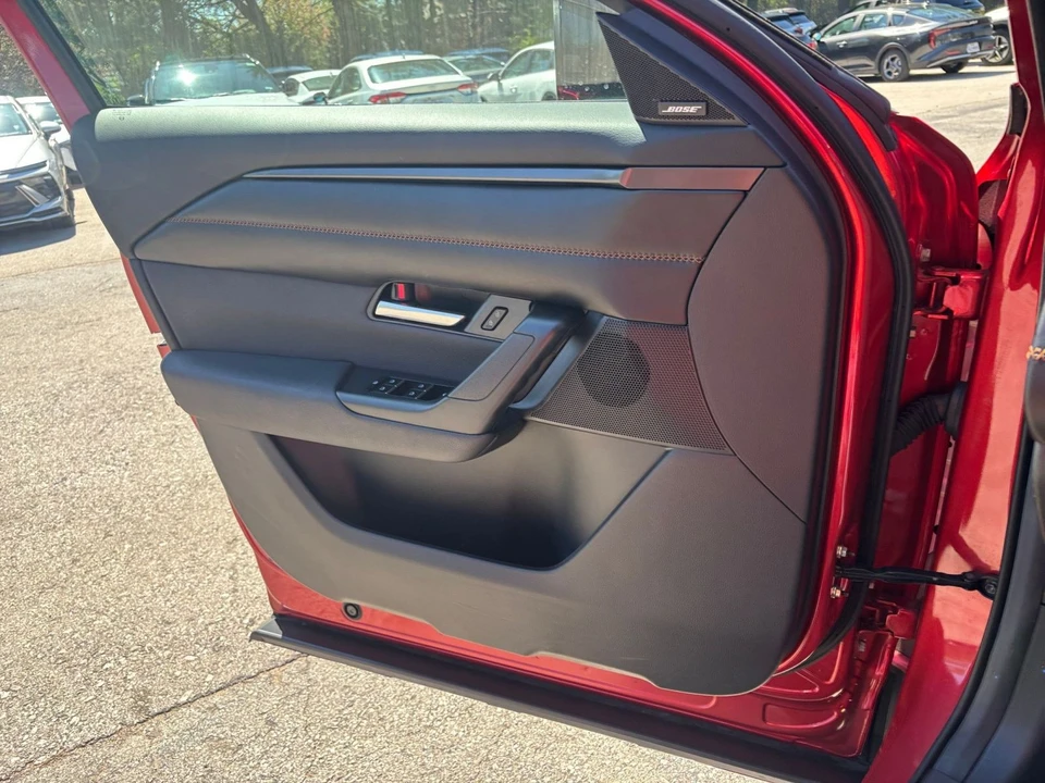2025 Mazda CX-50 - Image 15 of 31