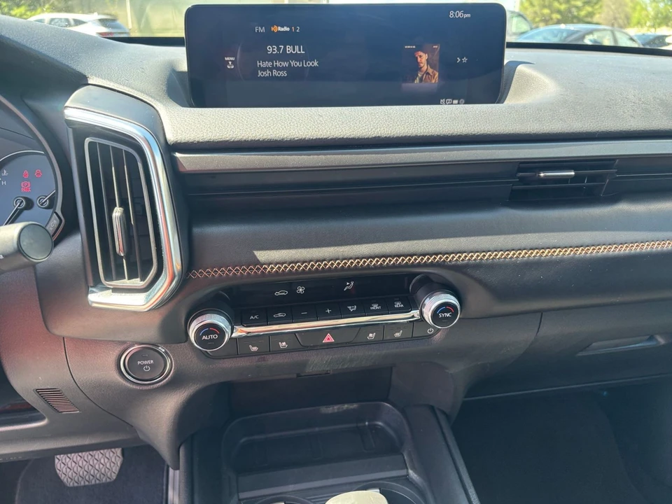 2025 Mazda CX-50 - Image 14 of 31