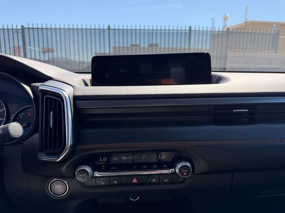 2025 Mazda CX-50 - Image 19 of 31