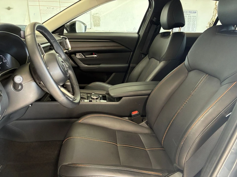 2025 Mazda CX-50 - Image 24 of 31