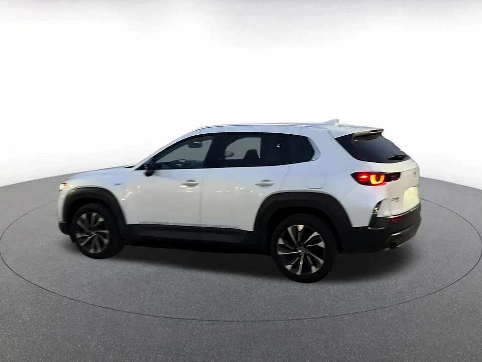 2025 Mazda CX-50 - Image 8 of 31