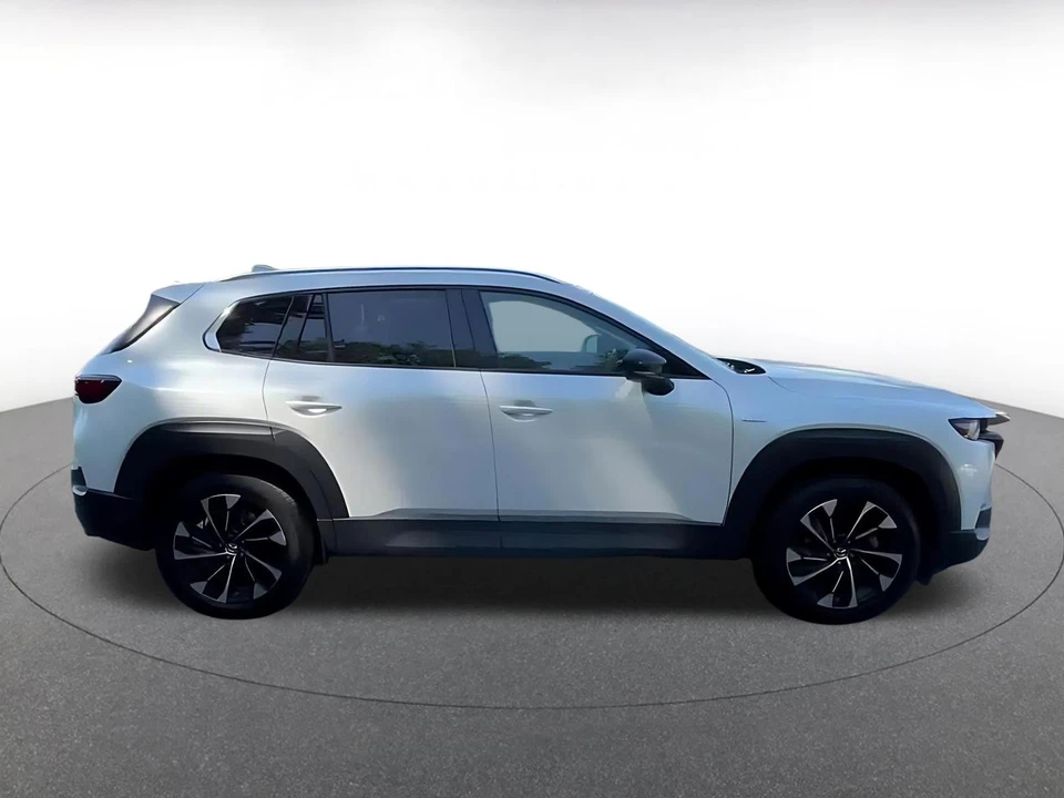 2025 Mazda CX-50 - Image 18 of 31