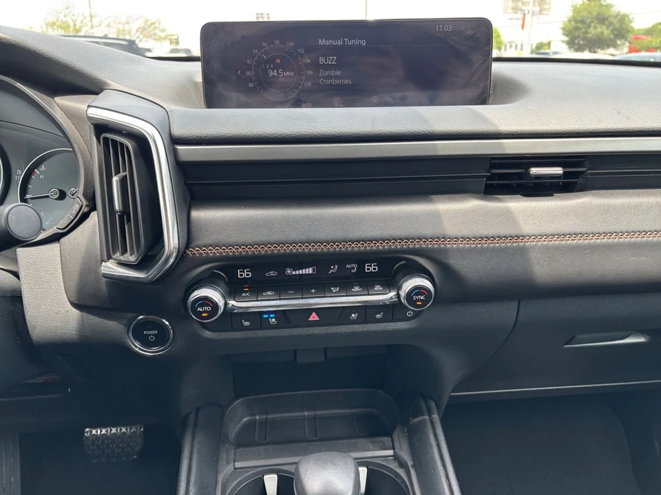 2025 Mazda CX-50 - Image 19 of 31