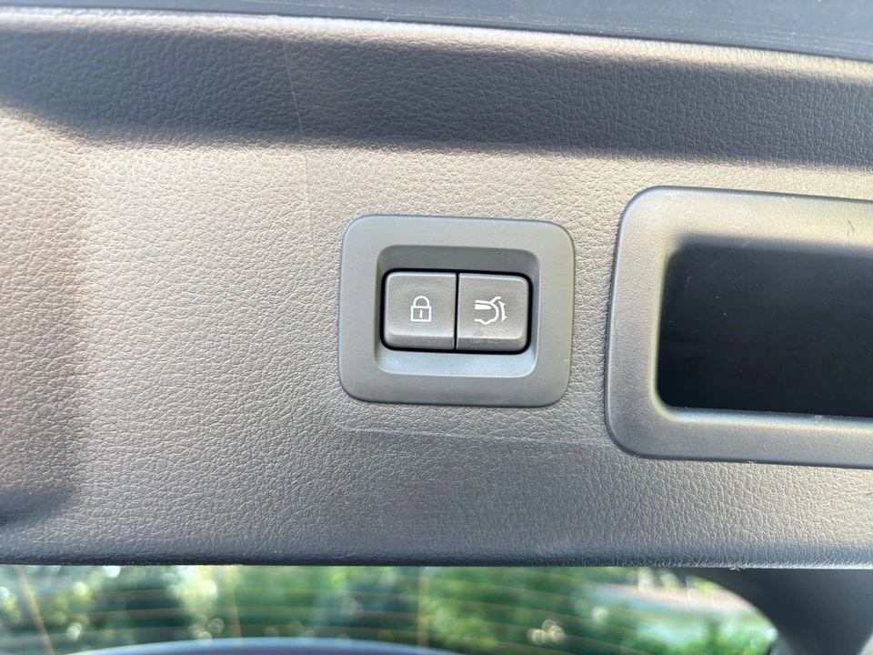 2025 Mazda CX-50 - Image 24 of 31