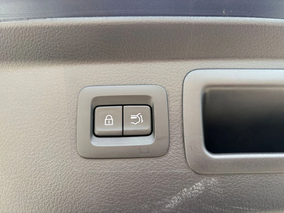 2025 Mazda CX-50 - Image 25 of 31