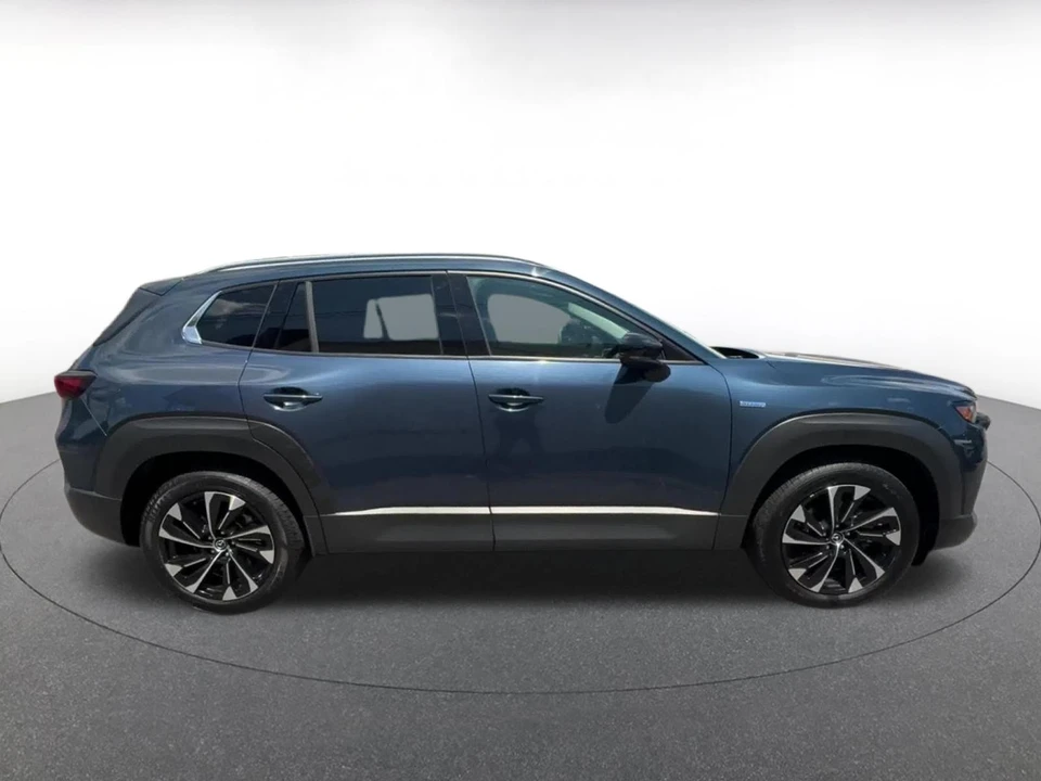 2025 Mazda CX-50 - Image 18 of 31