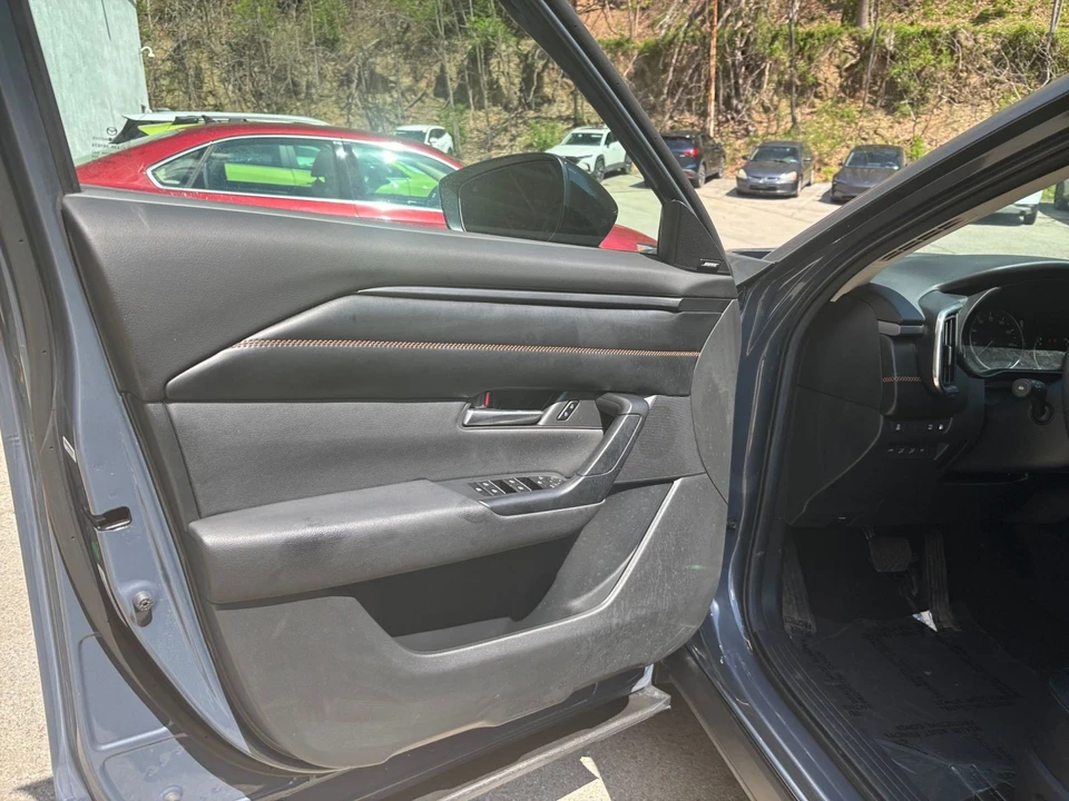 2025 Mazda CX-50 - Image 18 of 31