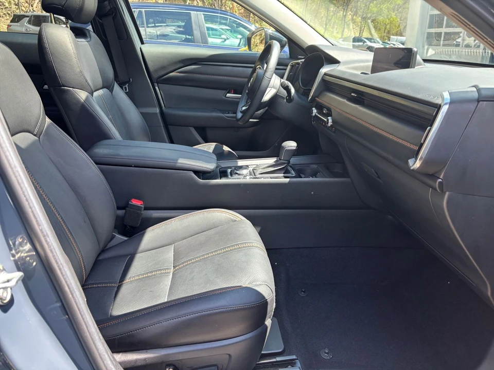 2025 Mazda CX-50 - Image 27 of 31